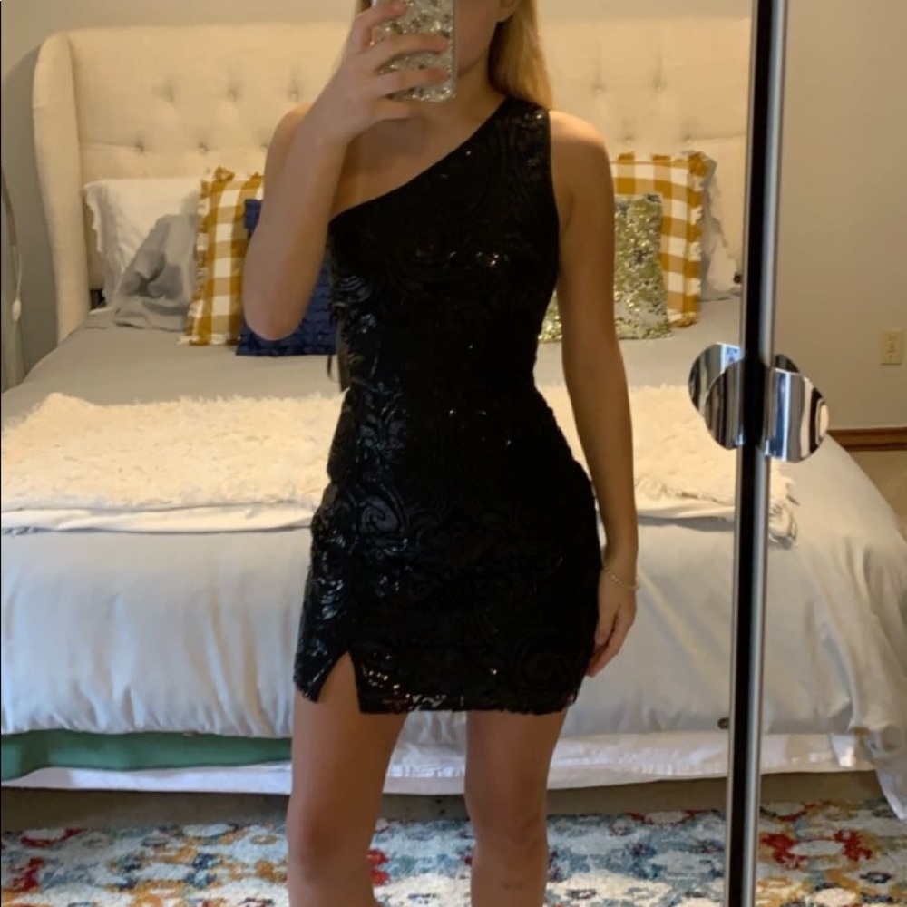 Lulus Madina One-Shoulder Sequin Bodycon Dress